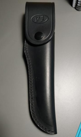 Cuchillo Fallkniven F1 en acero laminado VG10, versión con funda de cuero.

El cuchillo es nuevo a estrenar, 01