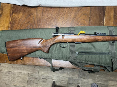 Vendo carabina CZ452 en calibre 22LR. Está en perfectas condiciones y es muy precisa. Se incluye la funda 00