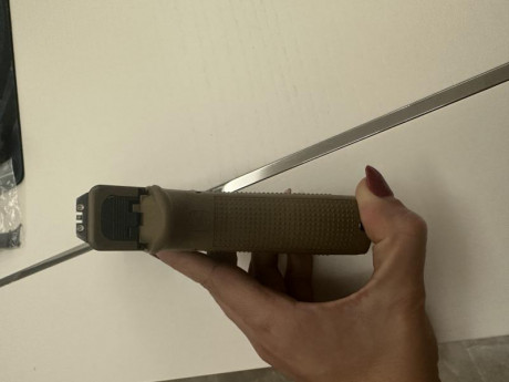 Glock 19X gen 5con kit de muelles de disparador EEMAN TECH 
Dos cargadores , alza y punto de mira metálicos 01