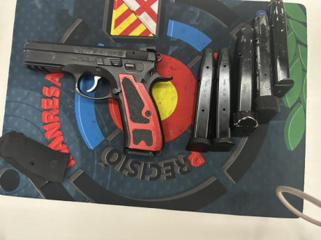 CZ 75SP-01  9mm
 , cachas de aluminio alza fija y muelles originales  más 6 cargadores  
Se entregan cachas 02
