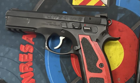 CZ 75SP-01  9mm
 , cachas de aluminio alza fija y muelles originales  más 6 cargadores  
Se entregan cachas 80