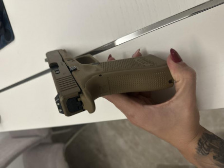 Glock 19X gen 5con kit de muelles de disparador EEMAN TECH 
Dos cargadores , alza y punto de mira metálicos 10
