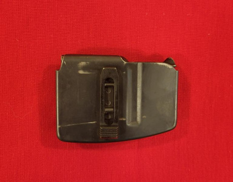Cargador ORIGINAL y numerado de fusil de repetición suizo K-31 de calibre 7,5x55 Swiss. Está en perfecto 02