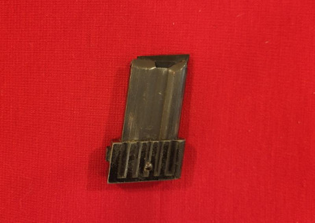 Se venden cargadores para carabina ERMA M1 22. lr.
 Cargador corto de 5 cartuchos:  40€ 
 Cargador de 01