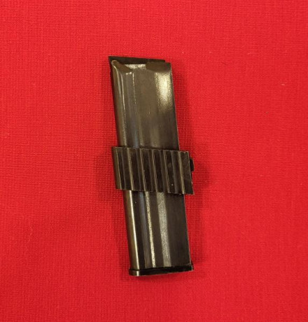 Se venden cargadores para carabina ERMA M1 22. lr.
 Cargador corto de 5 cartuchos:  40€ 
 Cargador de 12