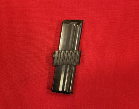 Se venden cargadores para carabina ERMA M1 22. lr.
 Cargador corto de 5 cartuchos:  40€ 
 Cargador de 11
