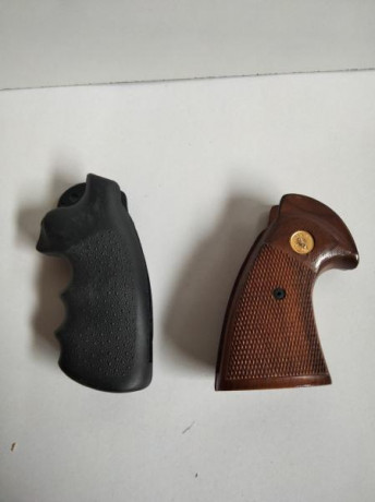 Vendo empuñadura de colt phyton y otra Hogue , que no se de qué revolver es , creo que de un Shmit Wedson 01