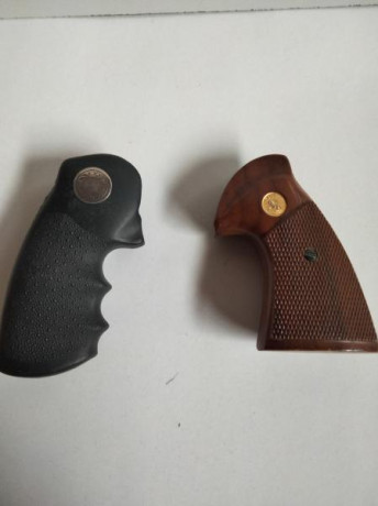Vendo empuñadura de colt phyton y otra Hogue , que no se de qué revolver es , creo que de un Shmit Wedson 00