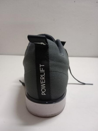 Zapatillas de halterofilia, que están permitidas como en las competiciones de tiro olímpico. NÚMERO 44 00