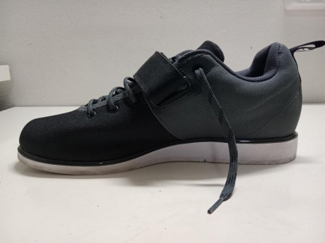 Zapatillas de halterofilia, que están permitidas como en las competiciones de tiro olímpico. NÚMERO 44 12