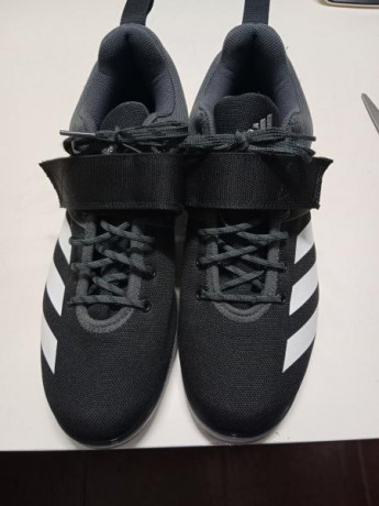 Zapatillas de halterofilia, que están permitidas como en las competiciones de tiro olímpico. NÚMERO 44 21