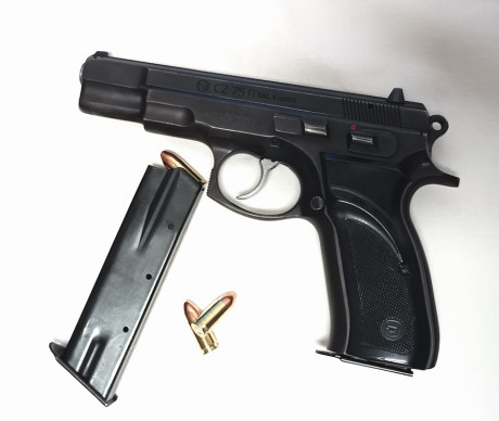 Hola amigos! ya que se muestran tantas armas buenas creo que a los propietarios de una cz 75 se nos tendría 00