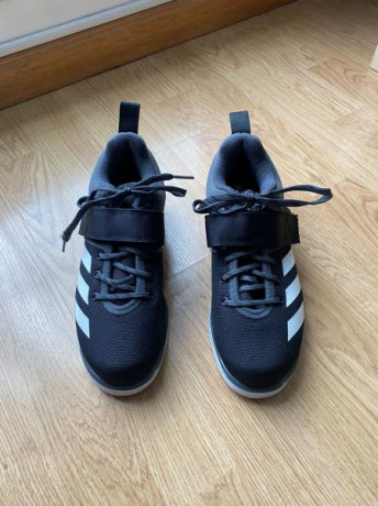 Zapatillas de halterofilia, que están permitidas en las competiciones de tiro olímpico. NÚMERO 37 1/3
Se 02