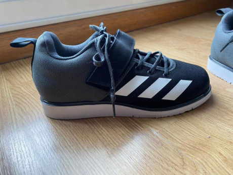 Zapatillas de halterofilia, que están permitidas en las competiciones de tiro olímpico. NÚMERO 37 1/3
Se 10