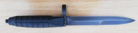 Seguimos con mas cuchillos bayonetas.
Cuchillo de combate (Bundeswehr kampfmesser):Utilizados por las 12