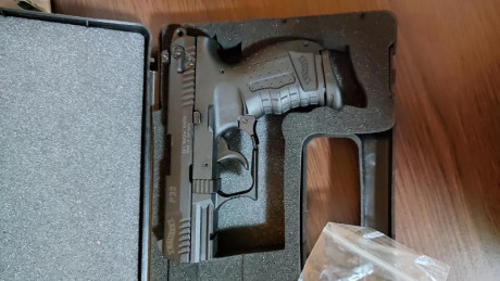 Hola.  Vendo Walther P22, del calibre 22Lr, dos cargadores de 10 disparos cada uno, todos sus accesorios 01