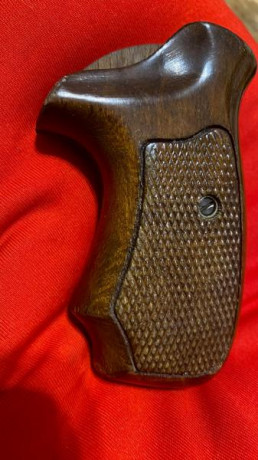       ***ENCONTRADAS***    

Compro cachas de madera tipo combat, en buen estado, para revolver Astra 100