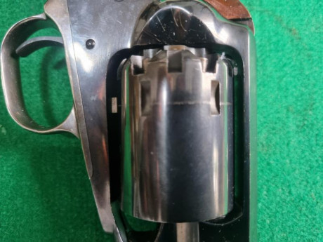 Hola:

Vendo Revolver Pietta Shooter, el revolver esta en muy buen estado de conservacion, siempre engrasado 00