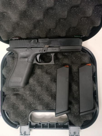 Buenas compañeros, una amiga quiere vender su Glock. Está como la veis nueva. Tendra unos 500 disparos, 02
