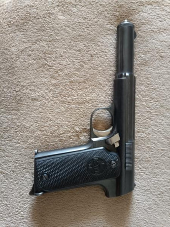 Vendo Astra 400 cal 9 Largo
Primer año de fabricación  número 3xxx
Impecable , poquísimos tiros , de exposición 00