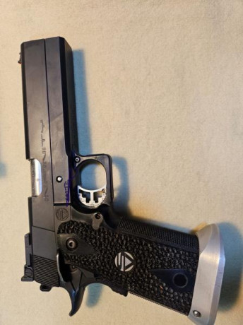 Hola pistola muy cuidada y compi no usa sevende por dejar afición  en Madrid nuevo precio  aún más 01
