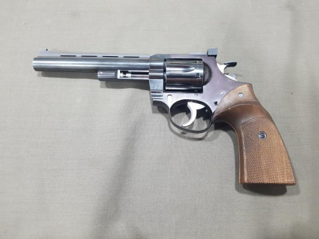 Vendo excelente revolver Korth de 6 pulgadas del cal 22lr por falta de cupo por 1200€ transporte incluido.
Saludos. 02