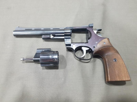 Vendo excelente revolver Korth de 6 pulgadas del cal 22lr por falta de cupo por 1200€ transporte incluido.
Saludos. 00