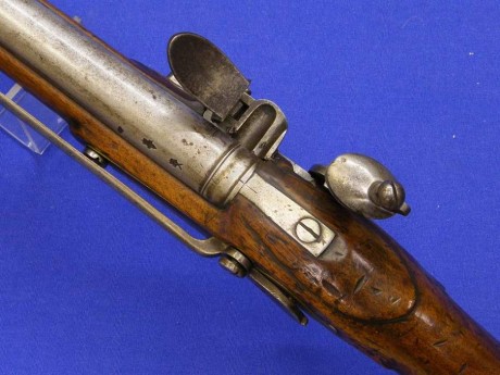 Voy a colocar unas fotos de un arma larga alemana de llave de mecha del siglo XVI. 72