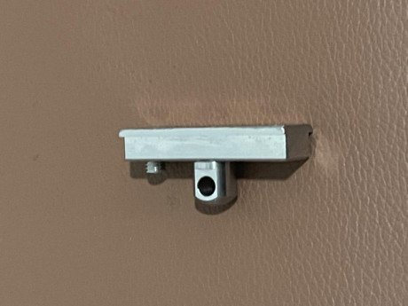 Se vende Anschutz UIT adapotador, nuevo. Material de acero inoxidable.
Precio 15€ más envío. 00