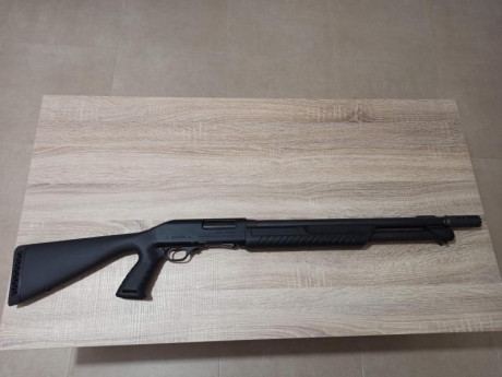 Se vende escopeta Fabarm Heavy Combat. Como nueva, no tiene ni 100 disparos. Incluye freno de boca, caja 01
