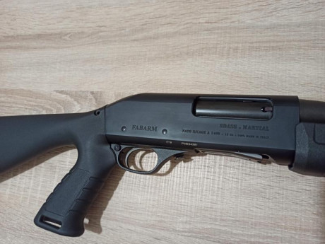 Se vende escopeta Fabarm Heavy Combat. Como nueva, no tiene ni 100 disparos. Incluye freno de boca, caja 10