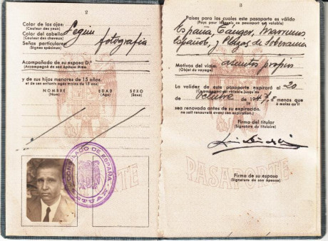  EN RECUERDO Y HOMENAJE A LOS QUE YA NO ESTÁN. 

Si pones en  GOOGLE   PASAPORTES EN LA MEMORIA  da igual 52