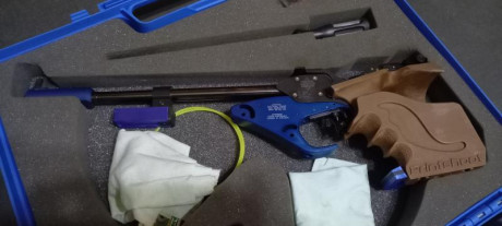 Vendida, gracias¡¡

Muy buenas a tod@s,

muy a mi pesar vendo esta estupenda MATCH GUNS MG5E con empuñadura 02