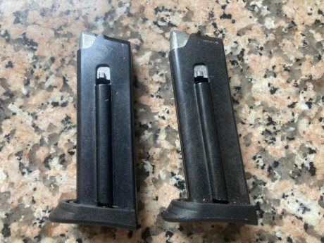 Vendo dos cargadores de la Zoraki 906, por 40€ mas gastos de envío. 00