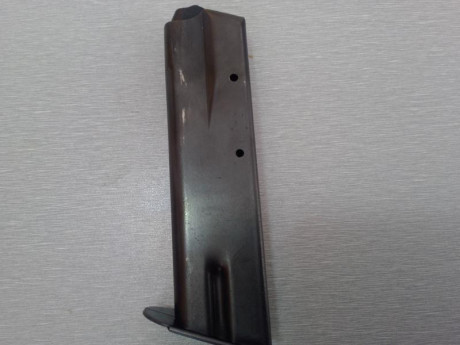 Vendo un cargador original de pistola Brno/CZ75 de 16 disparos, usado en buen estado, poco uso ya que 02