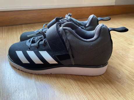 Zapatillas de halterofilia, que están permitidas en las competiciones de tiro olímpico. NÚMERO 37 1/3
Se 01
