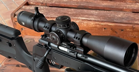 Reticula EBR-7C MRAD. Tiene un año y está perfecto. Con las anillas (Hawke) que se ve en las fotos 550€. 01