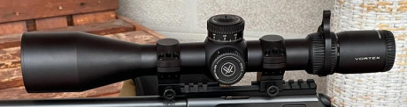 Reticula EBR-7C MRAD. Tiene un año y está perfecto. Con las anillas (Hawke) que se ve en las fotos 550€. 00
