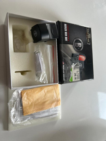 Se vende un visor punto rojo, Bushnell Tactical Fist Strike,por 130 €.
De reestreno. Sin usar. 00