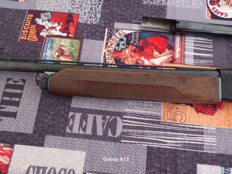 Beretta 302 con dos cañones, ambos de 18.3 y 67cm, uno de 3* y el otro de 4*. Maderas NUEVAS SIN ESTRENAR, 22