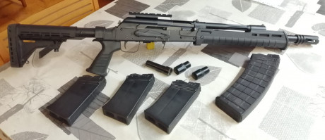 Para hacer caja para otro proyecto, vendo mi escopeta Saiga 12, es de las fabricadas en Rusia y tiene:
-Cañón 01