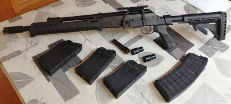 Para hacer caja para otro proyecto, vendo mi escopeta Saiga 12, es de las fabricadas en Rusia y tiene:
-Cañón 00