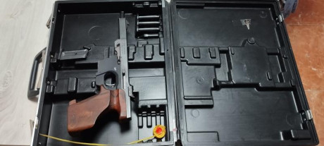 vendo pistola de precisión, tiene 4 cargadores el precio es de 700 euros está en perfectas condiciones 01