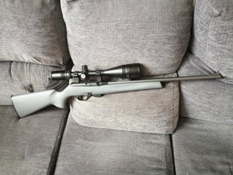 Se vende carabina Remington 597 cal 22 lr con visor Baraska de 10-40 X 50, retícula target dot, con un 00
