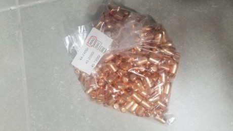Buenas noches

Pongo a la venta las siguientes cantidades de puntas para el 44 MAG:

500 uds puntas LOSBULLET 01