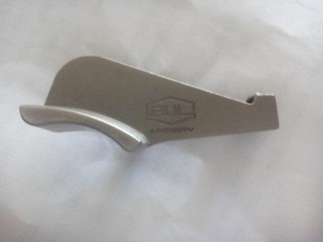 Vendo retenida de corredera con apoyo pulgar
Marca Bul
Valido para pistolas 1911 y 2011
Precio......50€. 01