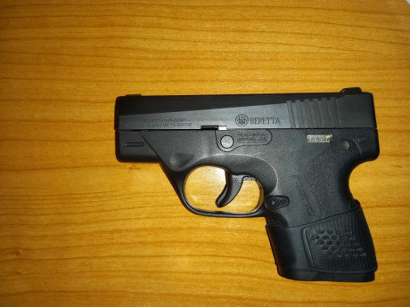 Vendo Beretta Nano de 9 mm. De fácil ocultación. Con su caja original y dos cargadores. Uno de ellos lleva 02