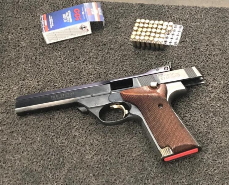Se ofrece una magnifica pistola Hig Standard modelo THE VÍCTOR cal 22Lr, toda de acero forjado, de las 02