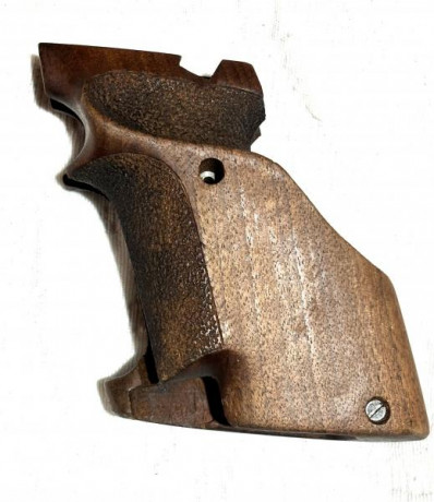 Se ofrece una magnifica pistola Hig Standard modelo THE VÍCTOR cal 22Lr, toda de acero forjado, de las 00