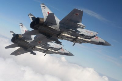 Mi avión de combate favorito es el F-22 RAPTOR; aunque tampoco me disguta nada el F-18 HORNET. Si les 120
